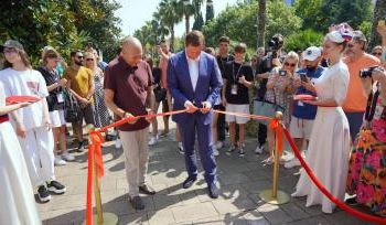 В Сочи участники "Новой волны" участвовали в торжественной закладке звезды конкурса